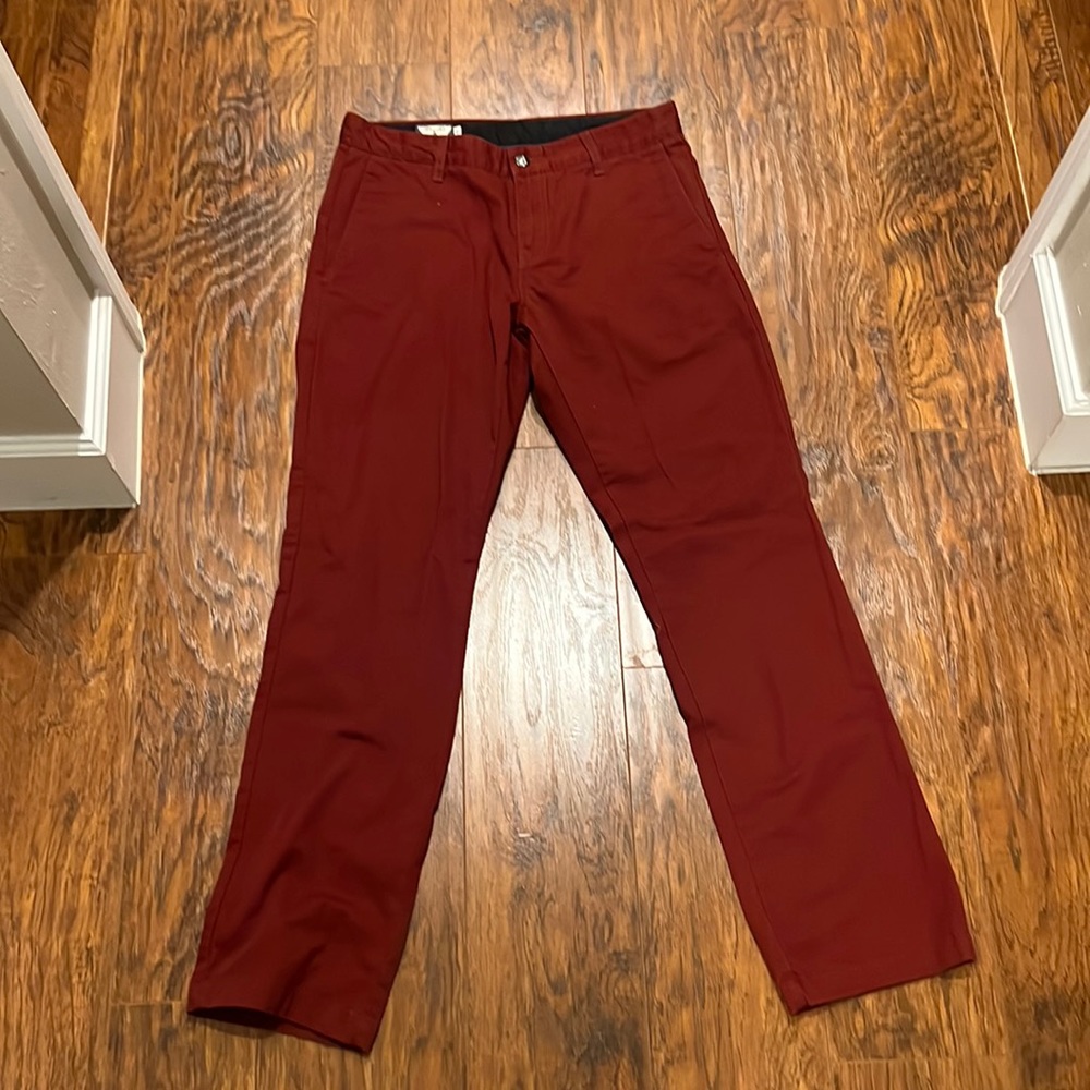 Like New Volcom Men’s 31/30 Maroon Dress Pants